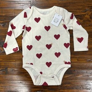 NWT baby GAP Unisex Long-Sleeve Hearts-Print Graphic Bodysuit